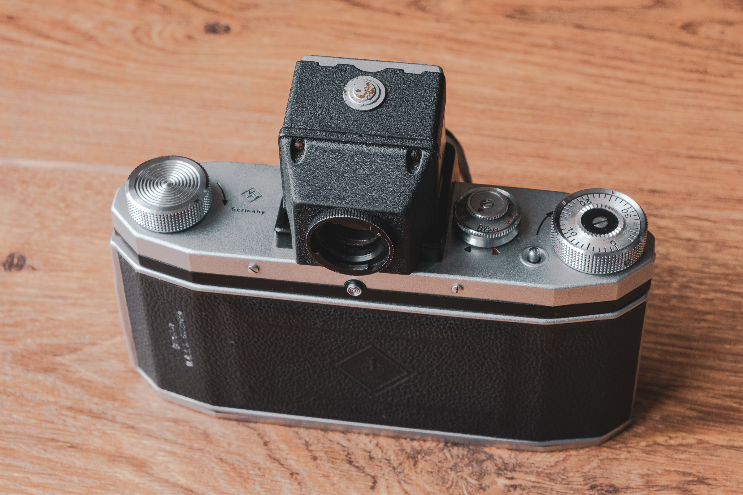 Praktica FX 2 with pentaprism inserted in viewfinder hood