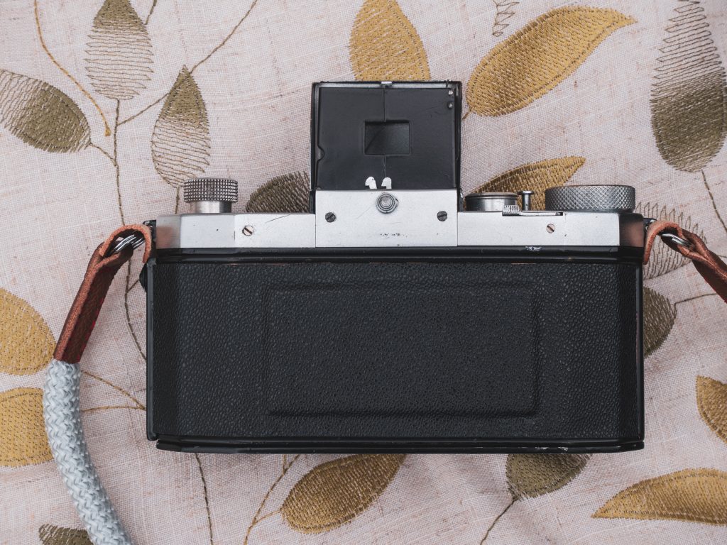 Praktiflex camera from the rear.